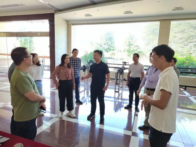 上海大学专家团队到英都镇开展校企合作对接交流活动