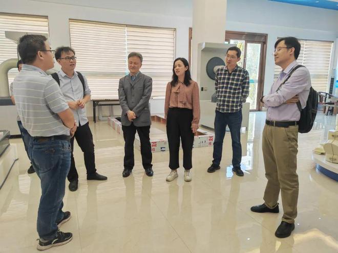 上海大学专家团队到英都镇开展校企合作对接交流活动(图2) 上海大学专家团队到英都镇开展校企合作对接交流活动(图2)