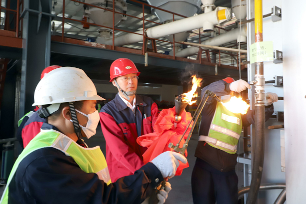 “煤窝”里飞出“金凤凰”——山东能源玻纤集团创业发展侧记(图2) “煤窝”里飞出“金凤凰”——山东能源玻纤集团创业发展侧记(图2)