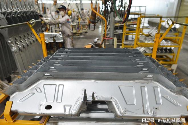 汽车模压保险杠成型模压成型模温机控温